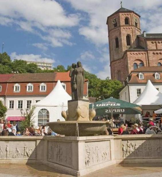 Marktbrunnen-Homburg_front_magnific